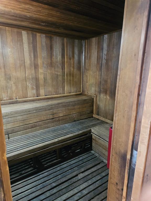 Cloisters Condo The - Residential