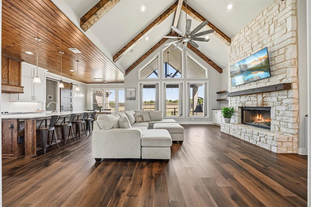 6450 Eyrie Bend