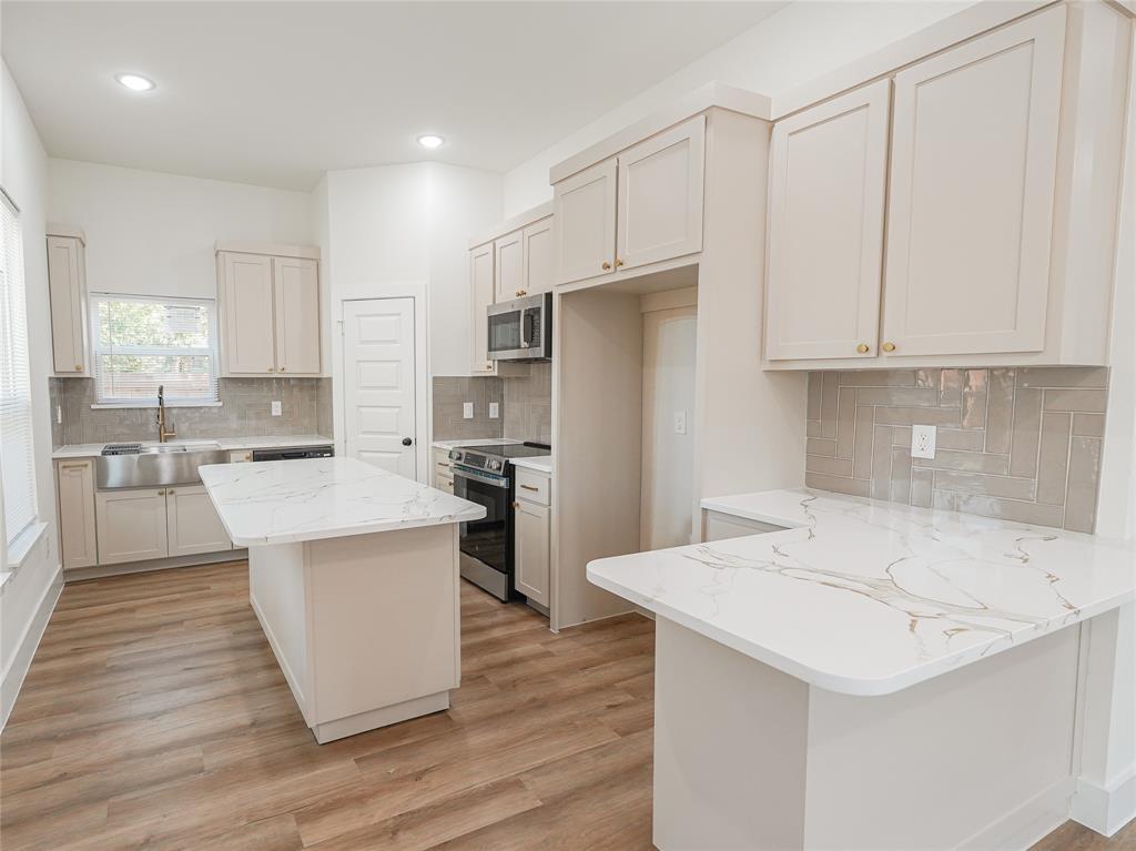 Mayers 02 Ave - Residential