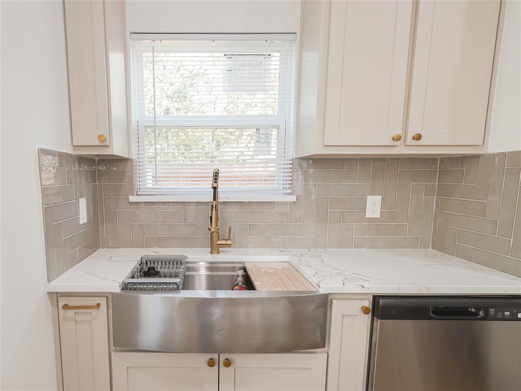 Mayers 02 Ave - Residential