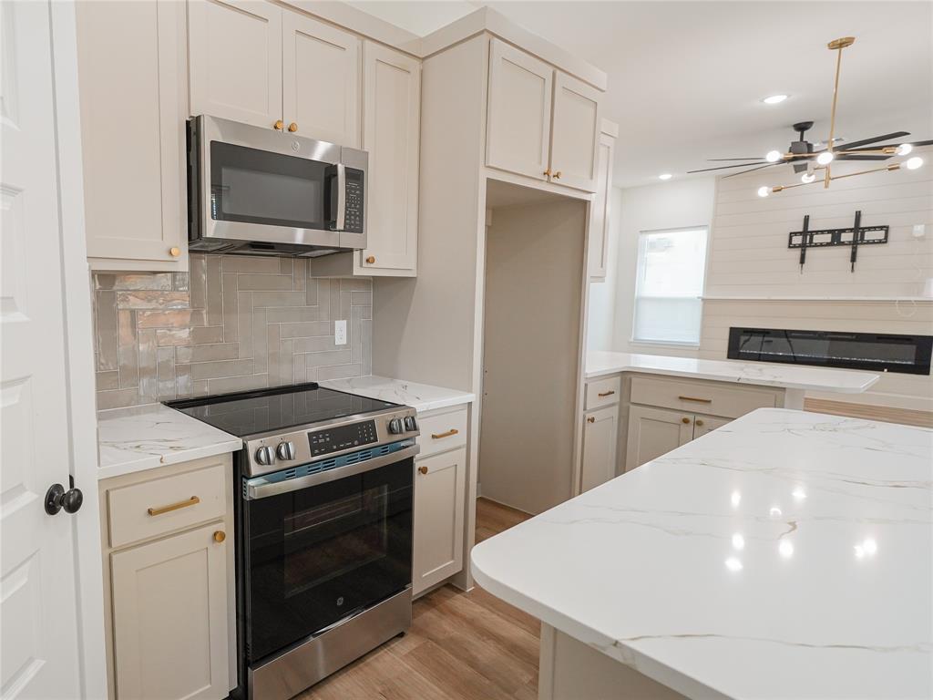 Mayers 02 Ave - Residential