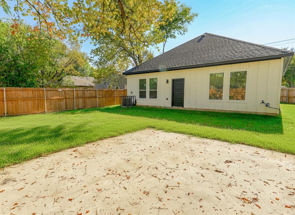 Mayers 02 Ave - Residential