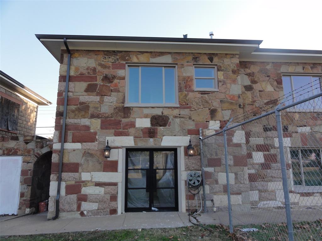 1200 E Maddox Avenue