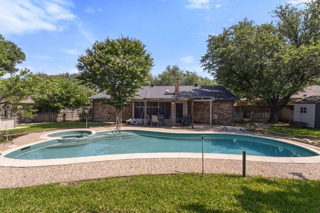 2904 Bluebonnet Lane