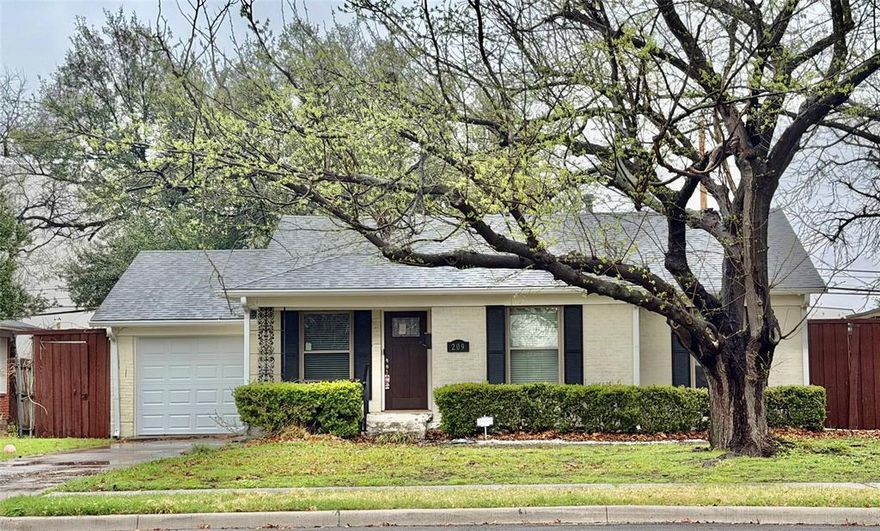 **PRIME LOCATION** Located in the highly sought after Richardson ISD, this adorable home offers the perfect blend of comfort, convenience, and flexibility. Nestled in a prime location, you will enjoy quick access to shopping, dining, and the vibrant downtown area making everything you need just minutes away.
This cutie features a versatile flex space that can easily serve as a home office, nursery, or bonus area to fit your lifestyle. Step outside to a spacious backyard with deck, perfect for entertaining, relaxing, or creating your own outdoor oasis.