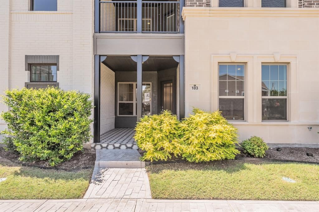 305 Sunset Lane 103