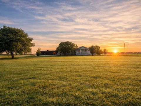 6930 NW County Road 1210 Barry TX 75102