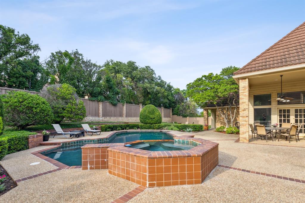 Williamsburg At Preston - Residential