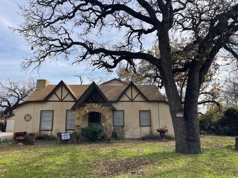 2532 Oakwood Terrace Haltom City TX 76117