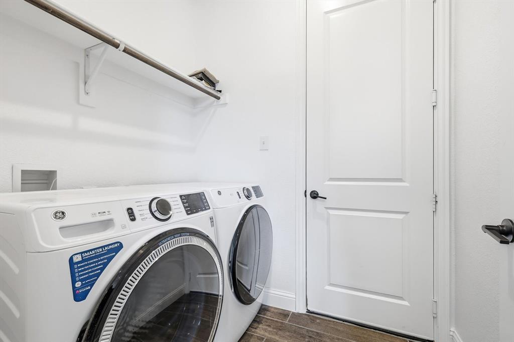 18140 Lakefront Court