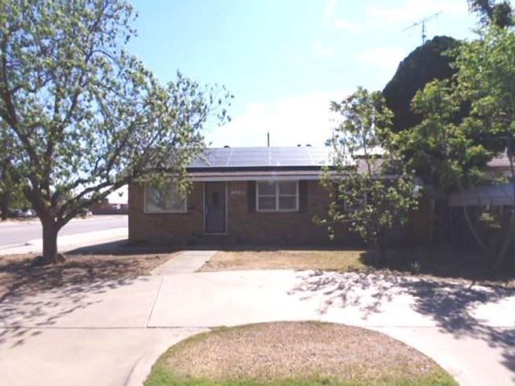 Photo of 2218 Joliet Street, Plainview, TX 79072 (MLS # 21252956)