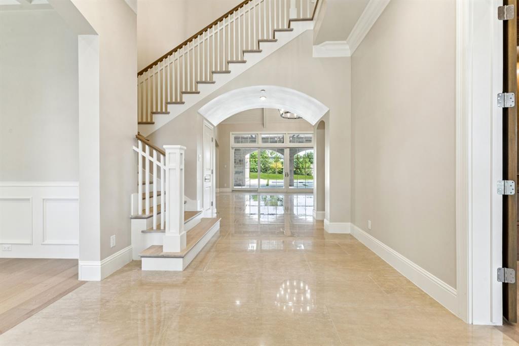 1806 Scenic Circle