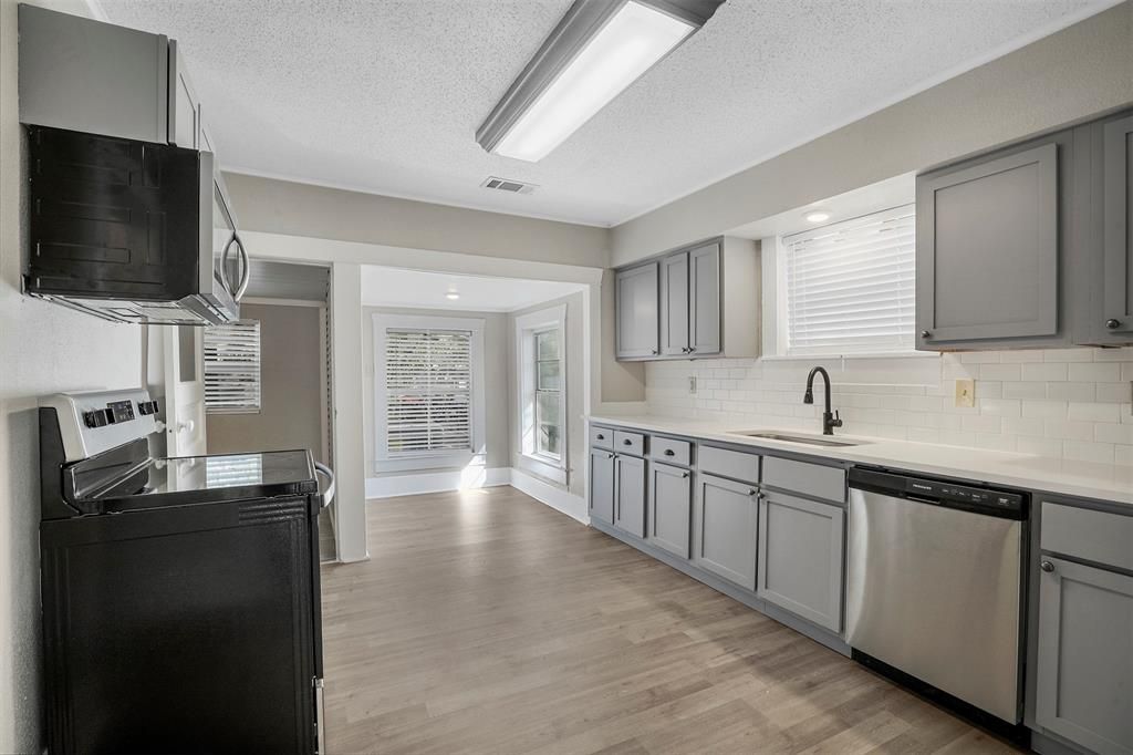 Photo of 509 E Heron St, Denison, TX 75021 (MLS # 21194101)