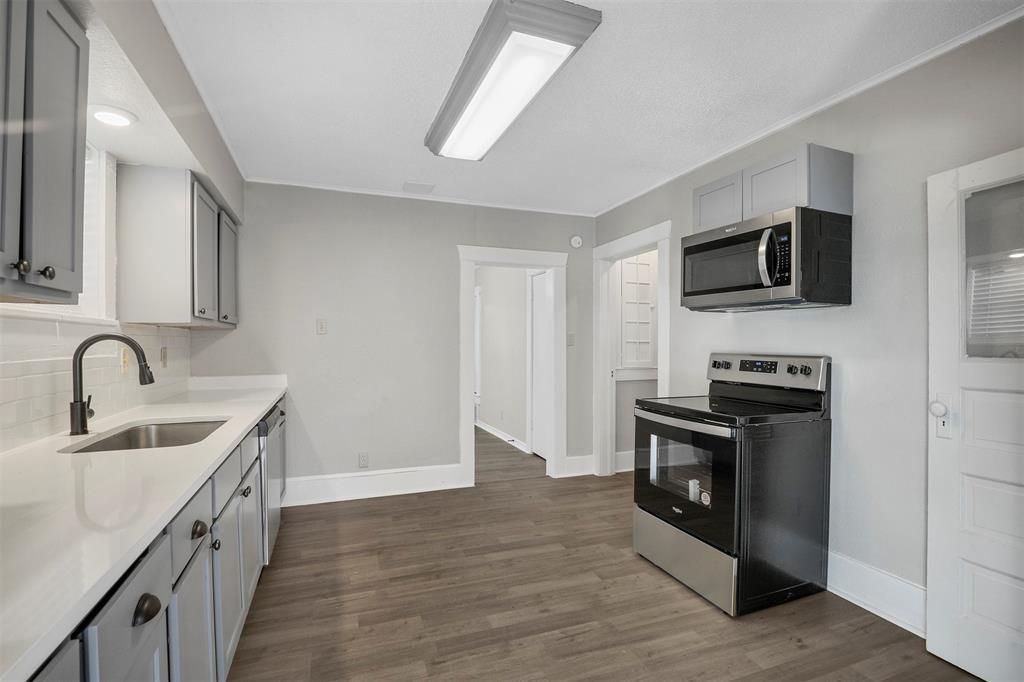 Photo of 509 E Heron St, Denison, TX 75021 (MLS # 21194101)