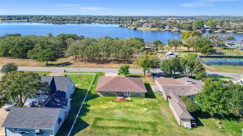 A home in Lake Kiowa