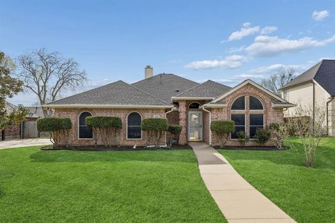 2741 Naples Drive Hurst TX 76054