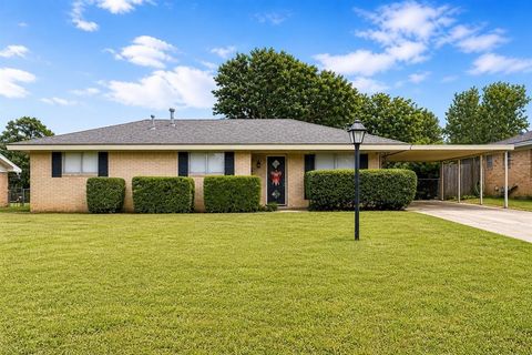 1507 Hulme Street Bowie TX 76230