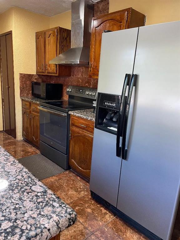 490 Clear Creek