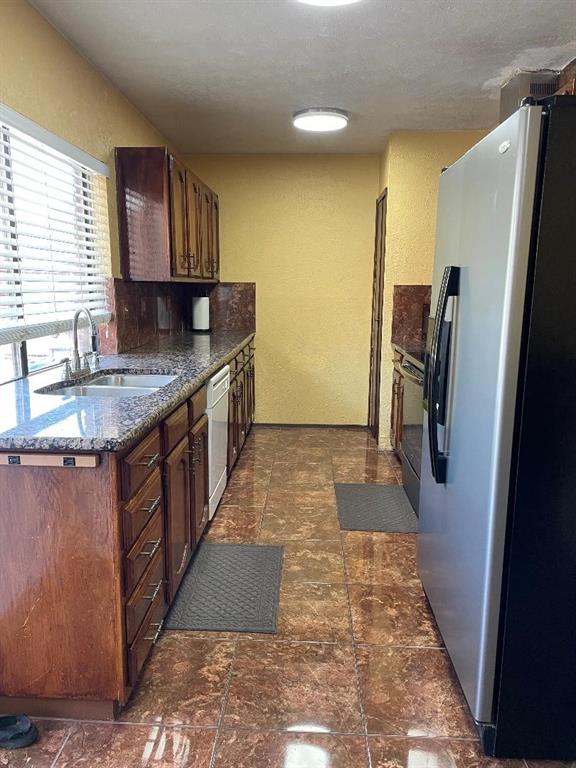 490 Clear Creek