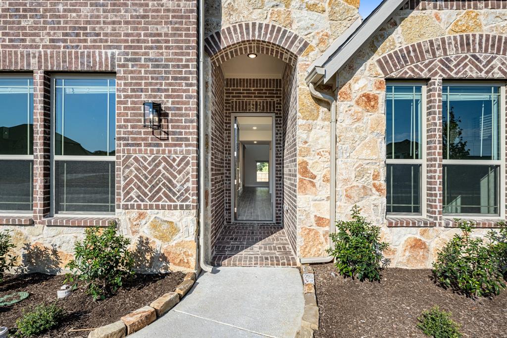 2413 Amelia Lane