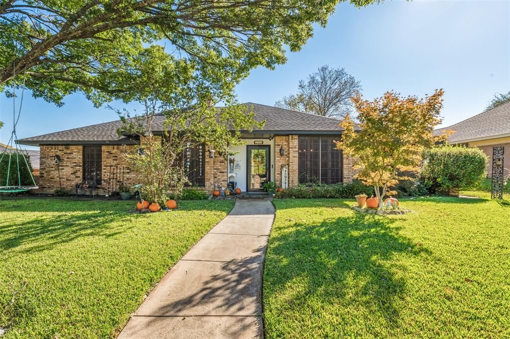Photo for 206 Cardinal Creek Drive, Duncanville, TX 75137 (MLS # 21099609)