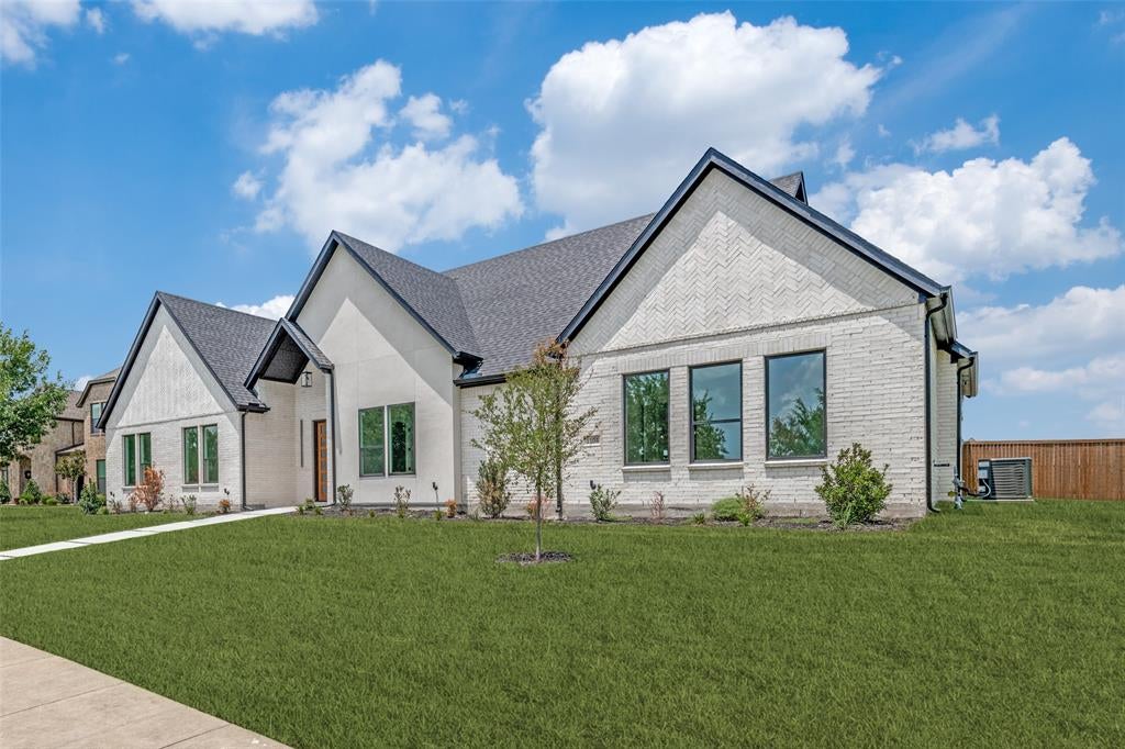 1104 Devonshire Drive N