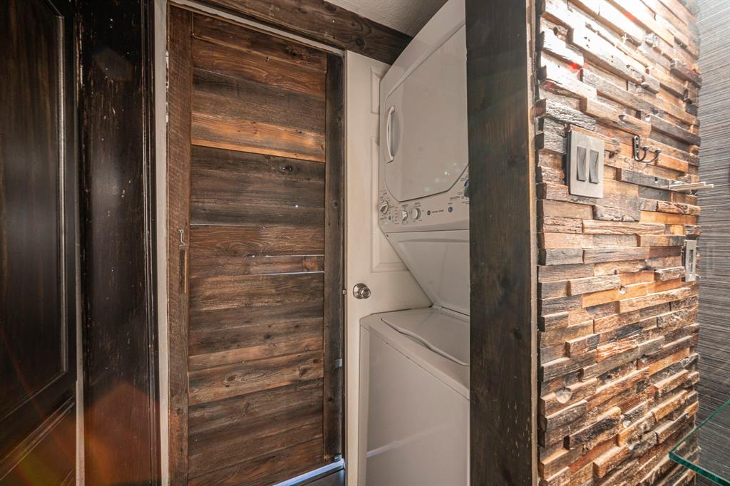 Oak Creek Condo - Residential