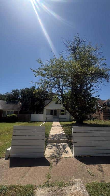 Photo of 2806 Windsor Avenue, Waco, TX 76708 (MLS # 21358391)