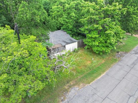 1204 S 5th Street Bonham TX 75418
