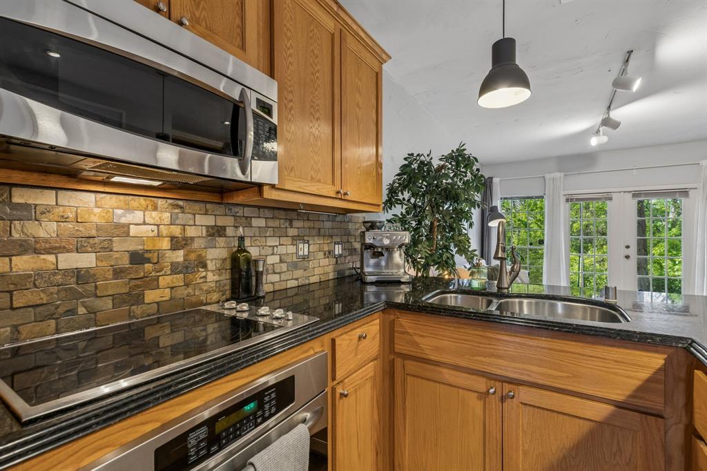 Woodlands 01 On Creek - Residential