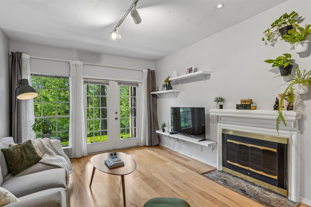 Woodlands 01 On Creek - Residential