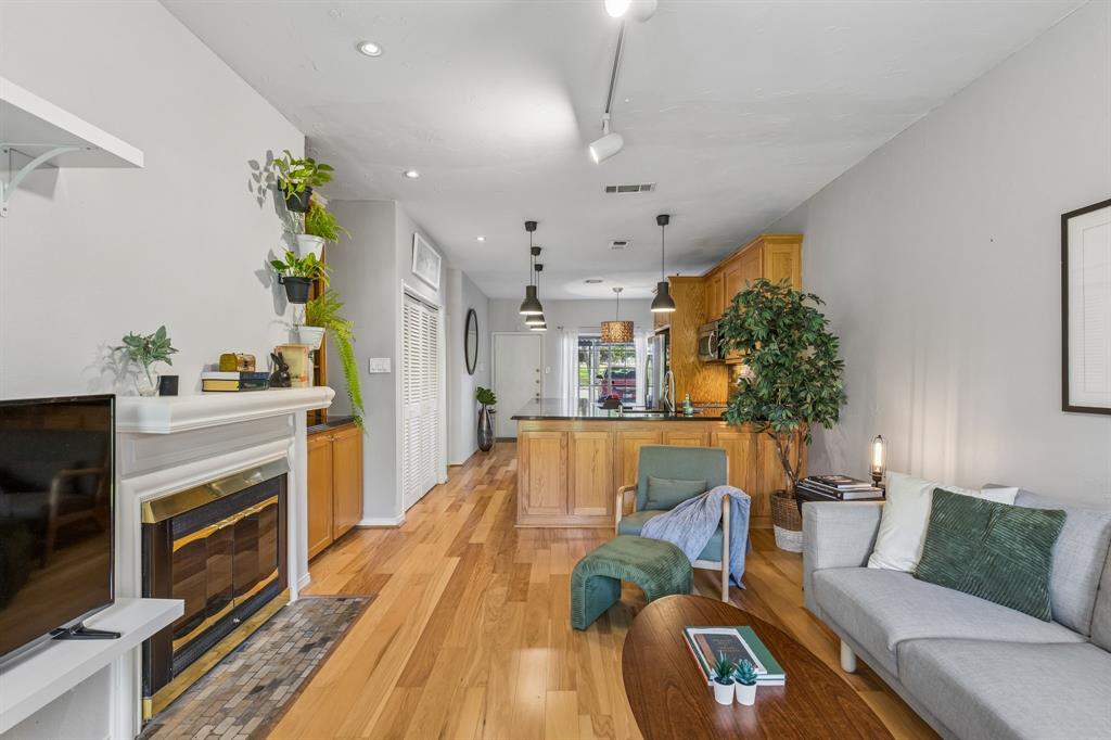 Woodlands 01 On Creek - Residential