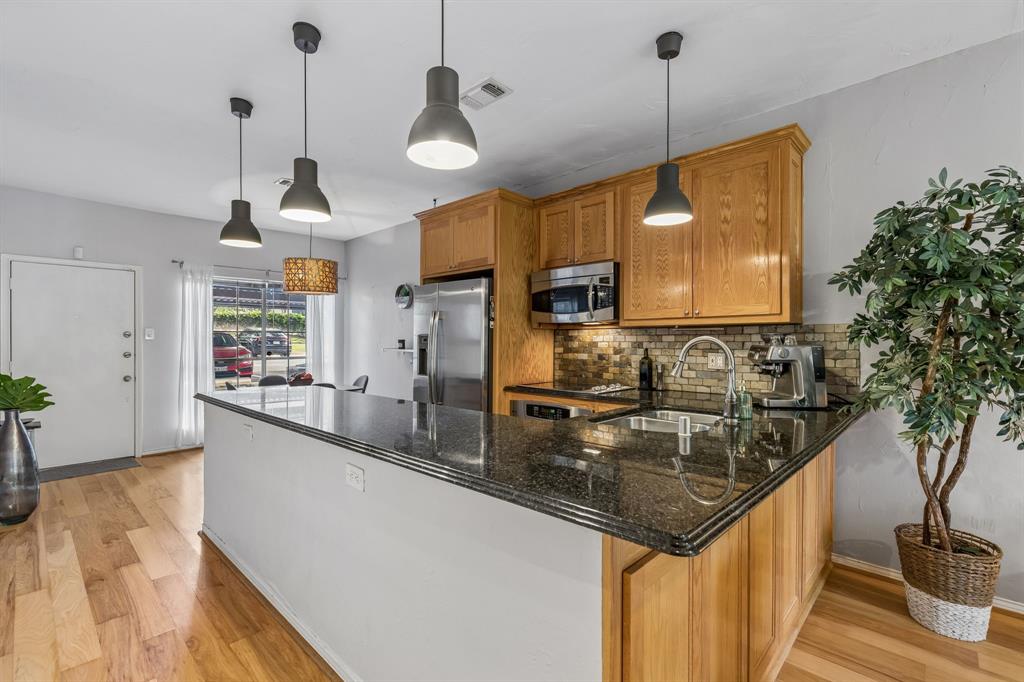 Woodlands 01 On Creek - Residential