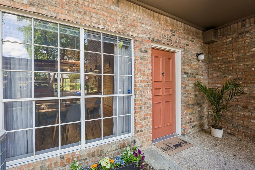 Woodlands 01 On Creek - Residential