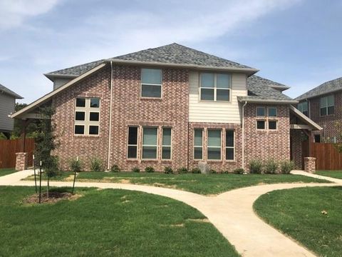 Photo of 2309 N Elm Street, Denton, TX 76201 (MLS # 21242126)