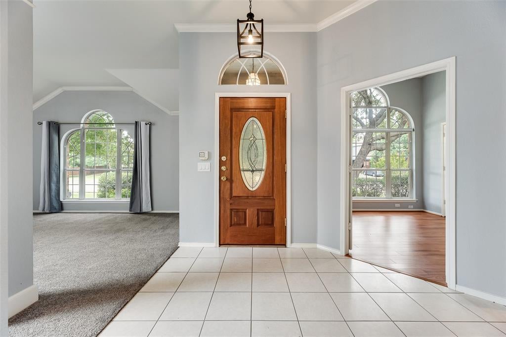 828 Abbots Lane