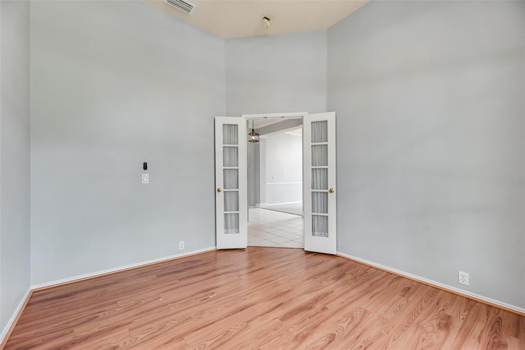 828 Abbots Lane