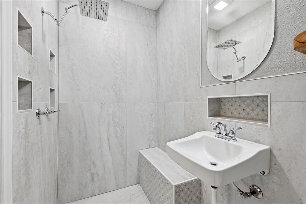 University Manor - Residential