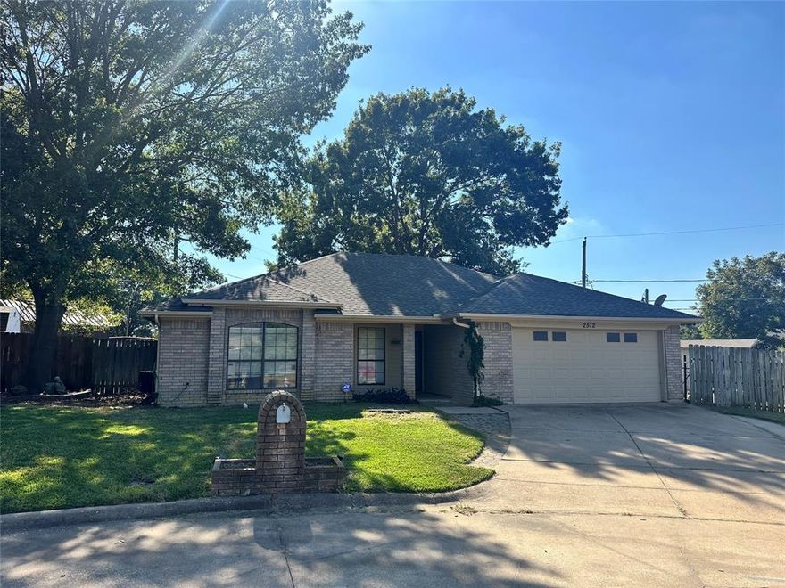 Arlington home with an open, light, and bright floor plan! Ceramic tile entry opens to a spacious living room featuring vaulted ceilings, a brick wood-burning fireplace, ceiling fan, and large windows that fill the space with natural light. Bay window outlines the dining space that overlooks the grassy backyard.  Stainless steel appliances include an updated glass-top range and built-in microwave. Enjoy a split-bedroom layout for added privacy. The primary suite boasts high ceilings and plenty of natural light. The primary bath offers dual sinks, a soaking tub, separate shower, and two closets. 
Step outside to a covered patio overlooking a large grassy backyard with a sliding gate—perfect for boat or trailer parking. Cul de sac location on a tucked away street. Take a look, make an offer and you could be celebrating the holidays in this charming home!