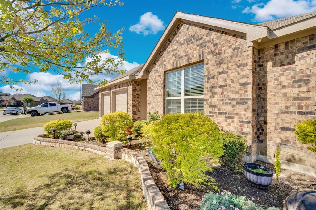 Photo of 211 Hitt Street, Waxahachie, TX 75165 (MLS # 21214502)