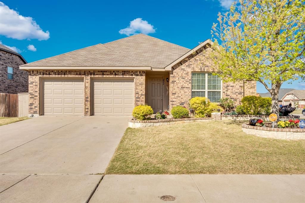 Photo of 211 Hitt Street, Waxahachie, TX 75165 (MLS # 21214502)