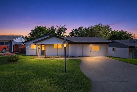 Photo of 6632 Ellis Road, Fort Worth, TX 76112 (MLS # 21323193)