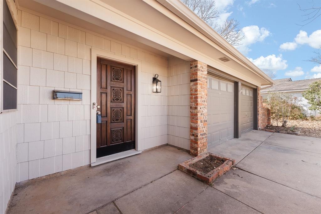 1613 Lamplighter Lane