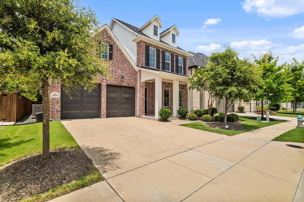 809 Lakehill