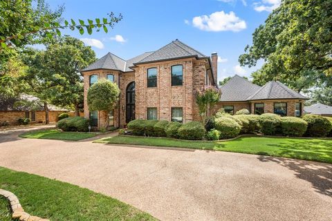 Photo of 1303 Crest Drive, Colleyville, TX 76034 (MLS # 21111789)