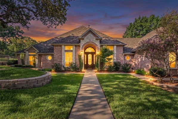 135 COUNTRY VISTA CIR, BURLESON, TX 76028 - Image 7607d77a918f1f951908dcead1663ece/2680318318