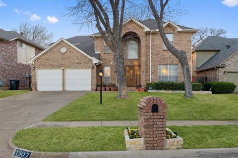 1307 Hillary Lane Arlington TX 76012