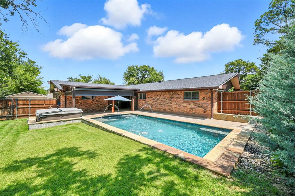 Shady Shores, Texas 76208, United States, 3 Bedrooms Bedrooms, ,2 BathroomsBathrooms,Residential,Active,198808