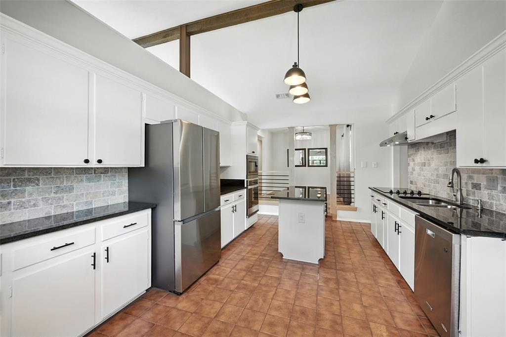 Shady Shores, Texas 76208, United States, 3 Bedrooms Bedrooms, ,2 BathroomsBathrooms,Residential,Active,198808