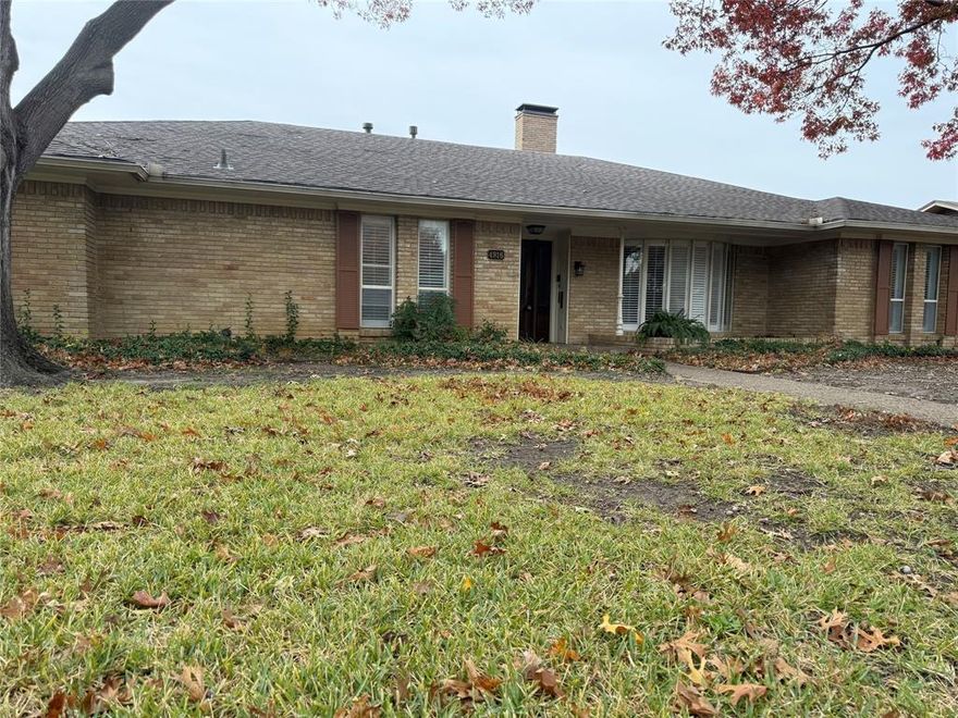 5 bedroom, 2 story home, gated driveway of alley. Master BR upstairs, 3 bedrooms plus office downstairs. Wood floors in common areas, LVT in bedrooms. Stainless appliances, gas cooktop, double oven and microwave in kitchen.